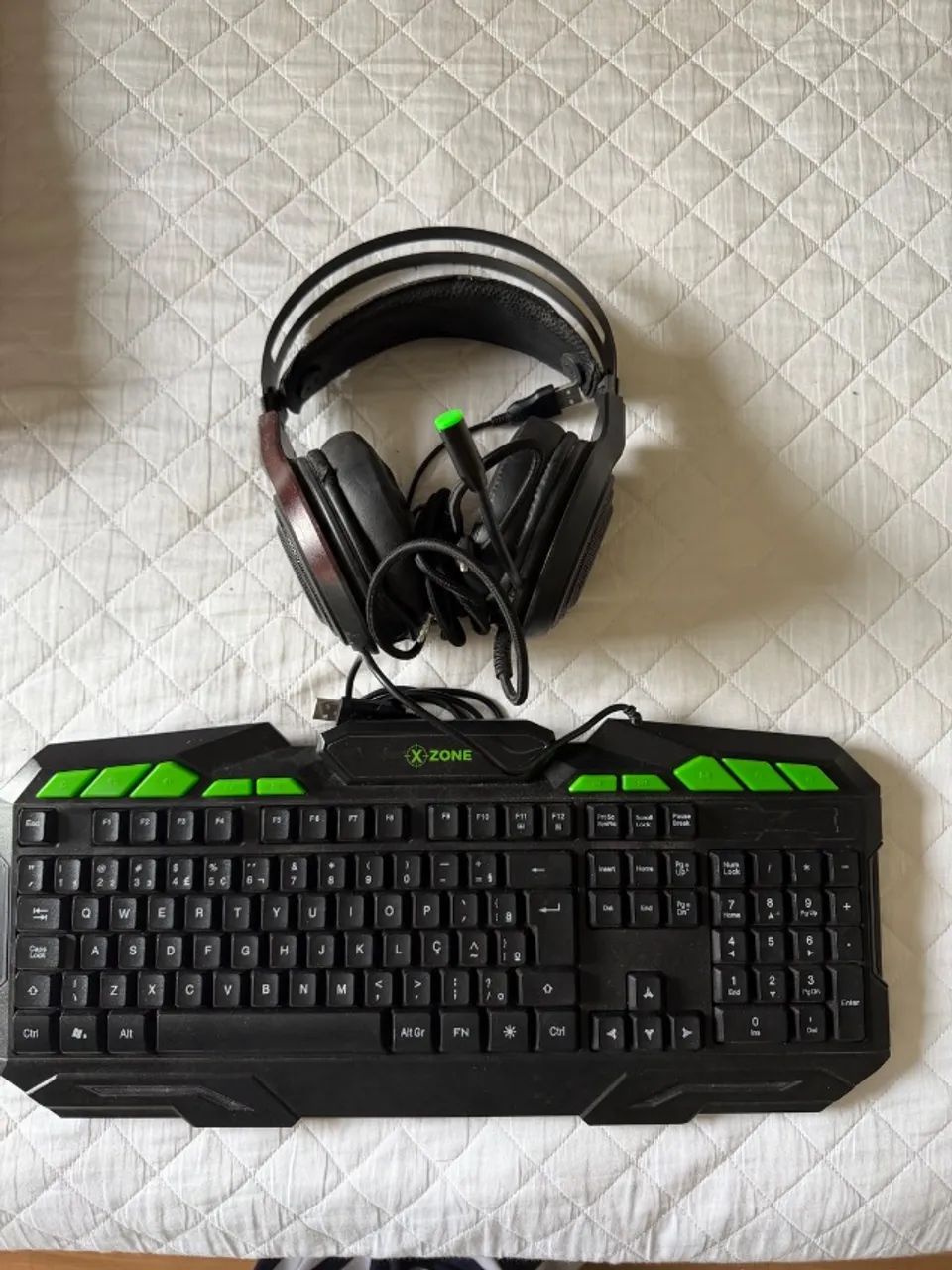 Teclado e fone com microfone gamer 