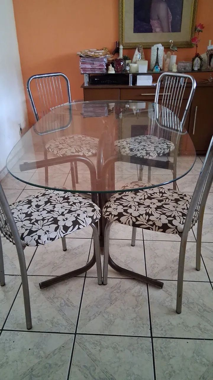Cojuto de mesa com quatro cadeiras - Foto 4