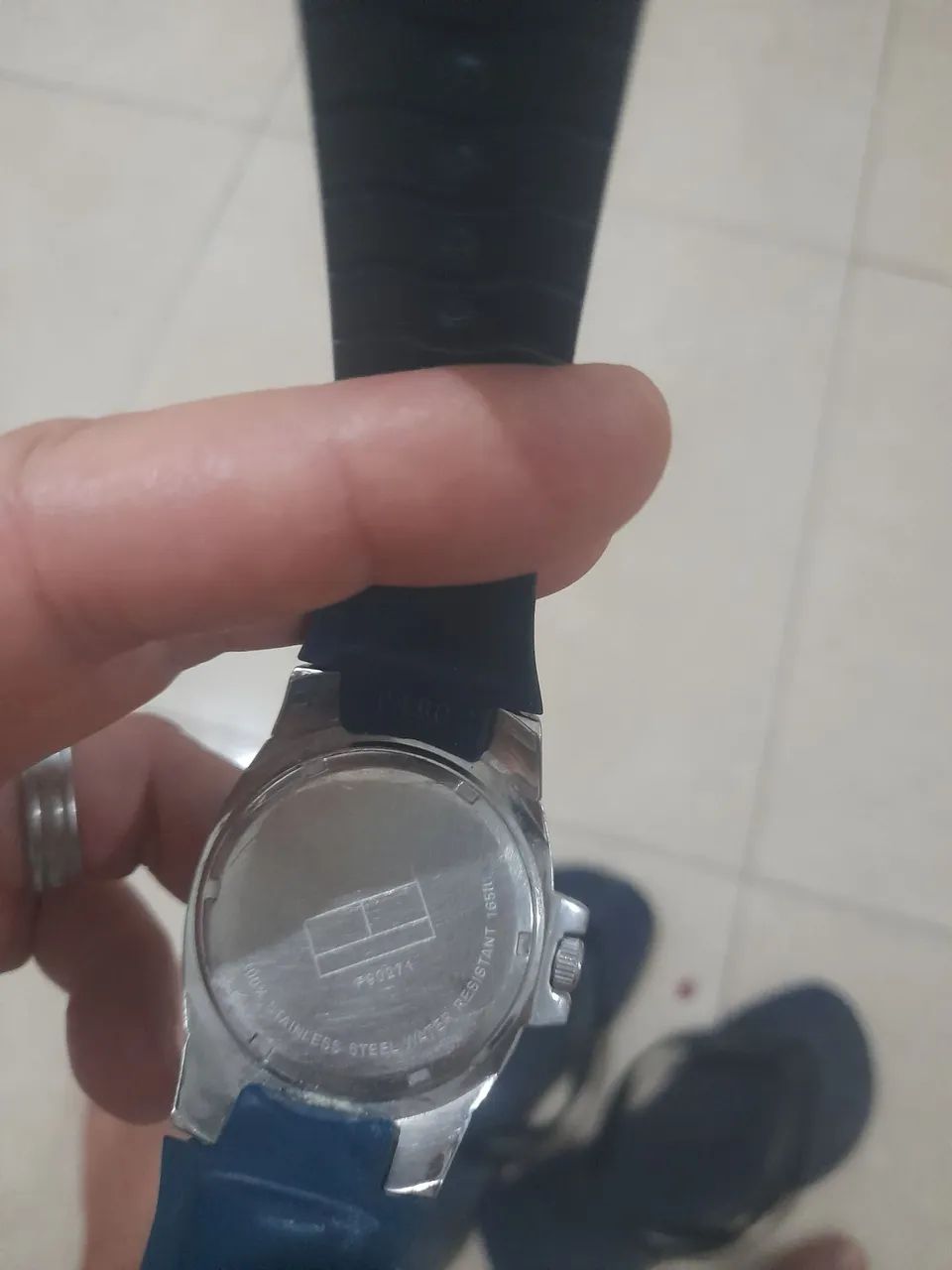 Vendo um relógio tome hilfger - Foto 2