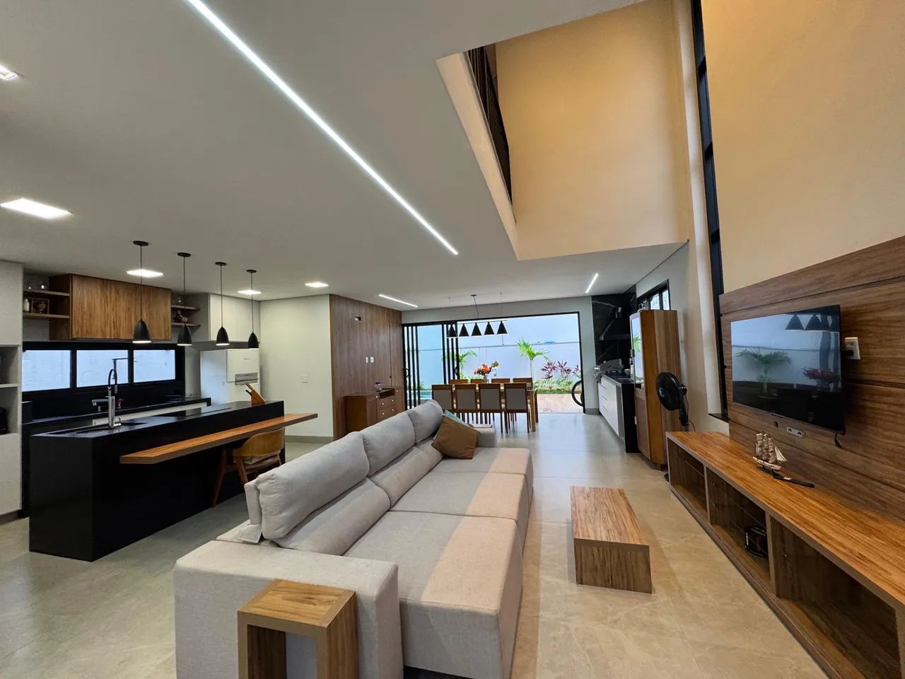 Casa moderna, sofisticada e completa, com vista panorâmica para a Serra do Mel - Condomíni