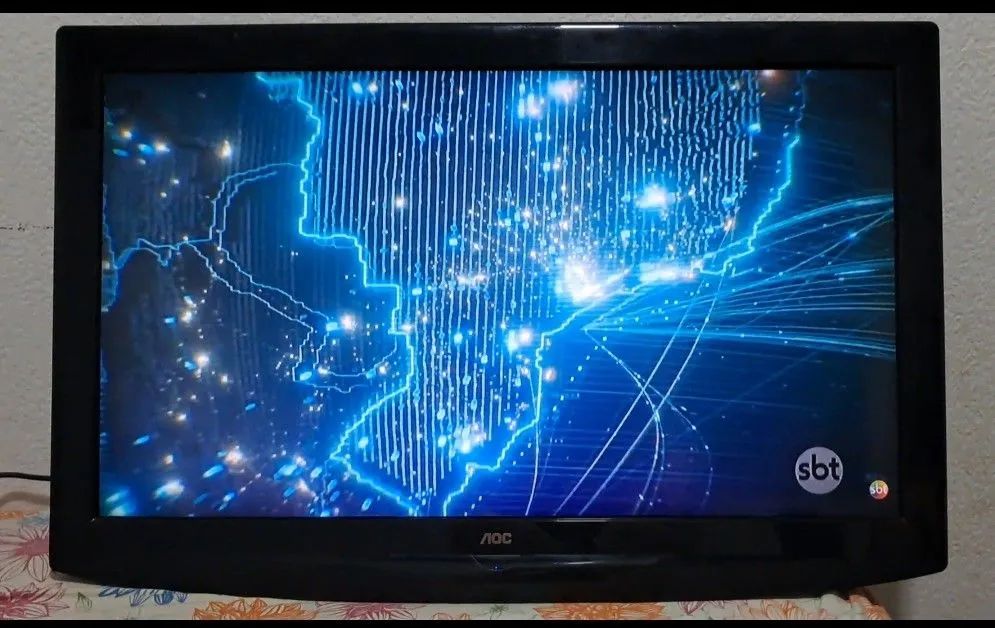 TV AOC 32 polegadas | em ótimo estado (acompanha cabo e controle remoto universal) - Foto 5