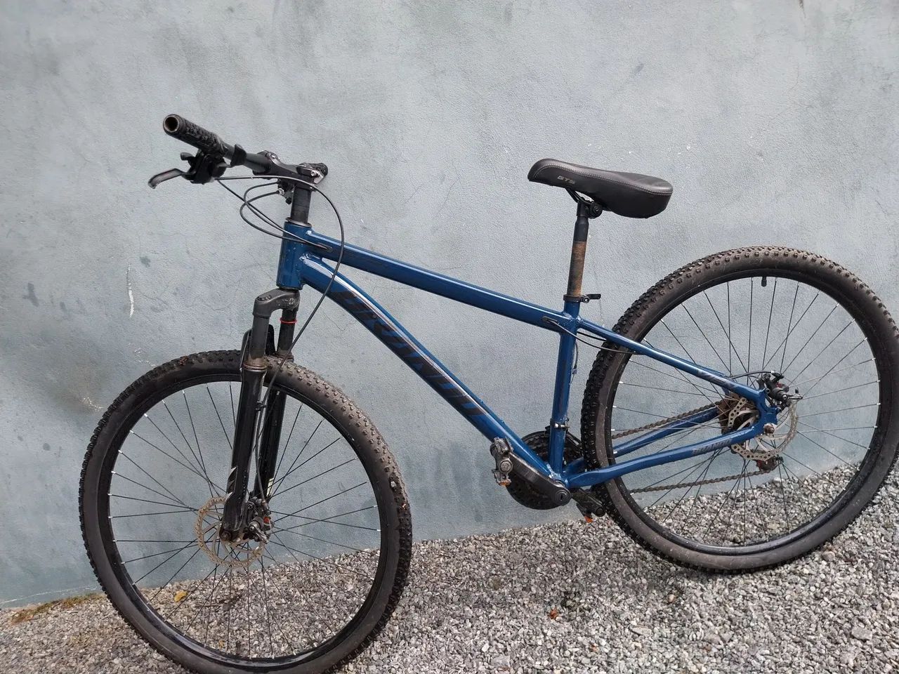 Vendo bicicleta semi nova