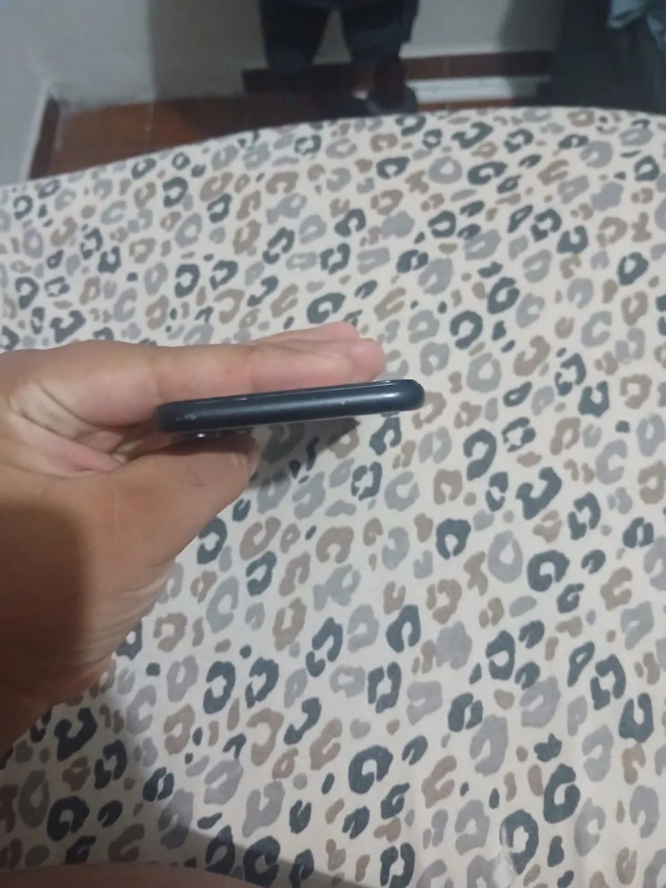 Vendo iPhone XR impecável  - Foto 2