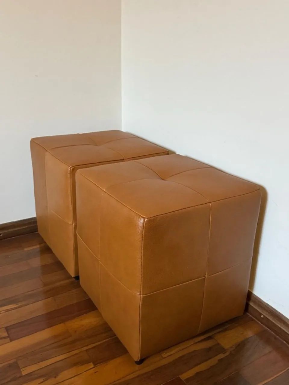 Puff Couro Legítimo Caramelo
