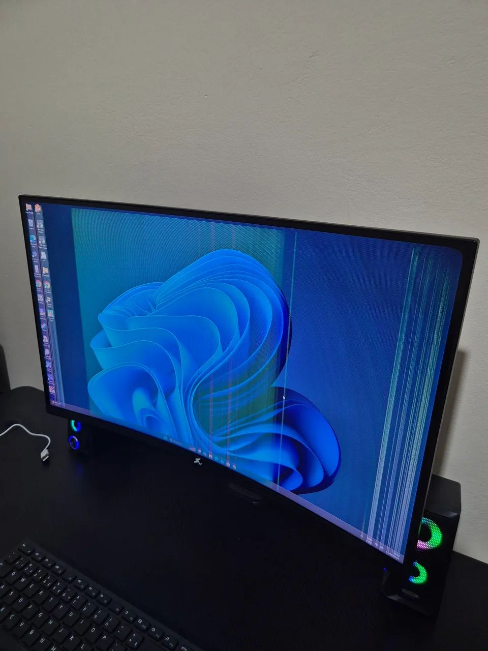 MONITOR CURVO SF GAMER - COM DEFEITO - Foto 3