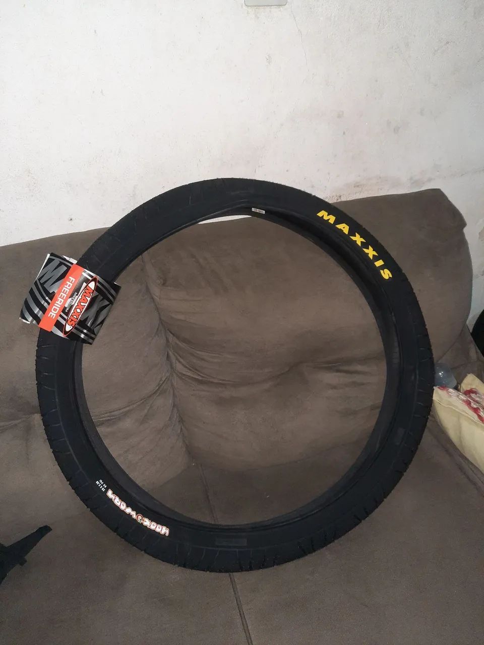 Pneu maxxis sem uso.