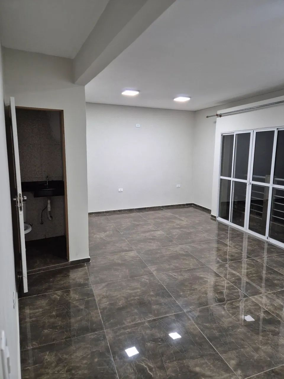 Casa nova (Aluguel)- Estilo Moderno - Foto 2