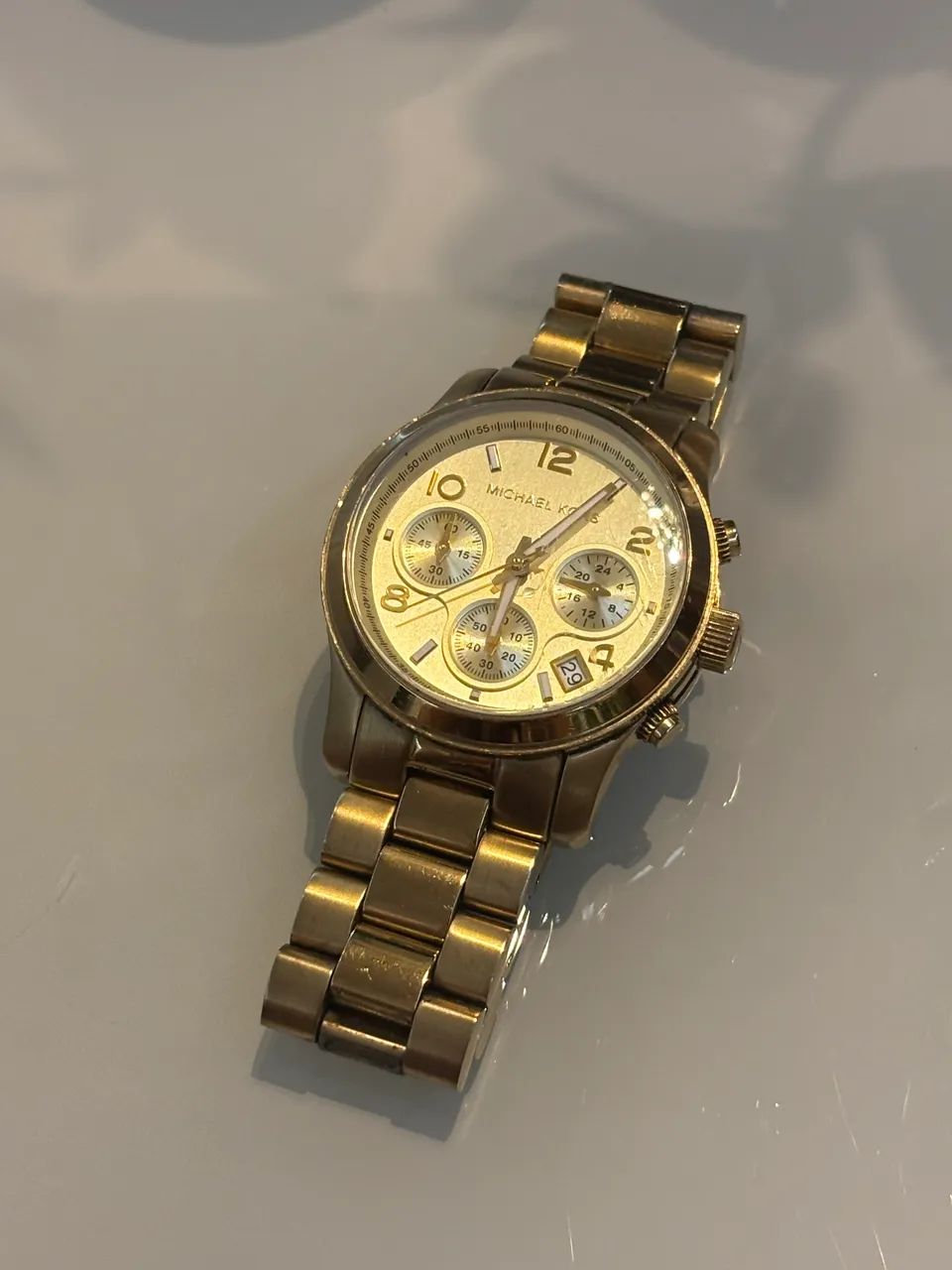 Relógio Michael Kors Runway Chronograph Gold  - Foto 4