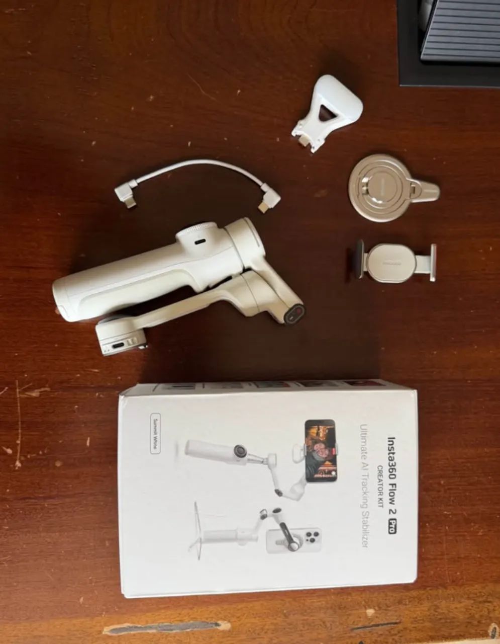 Gimbal Insta360 Flow 2 Pro Creator Kit para celular