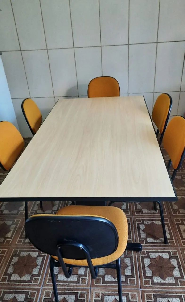 Mesa com 6 cadeiras 