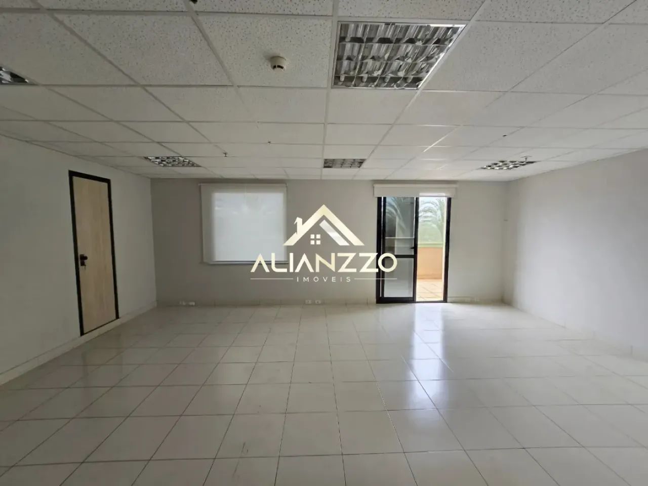 Sala comercial 130m² para alugar na Avenida Presidente Vargas no Edifício Times Square Bus