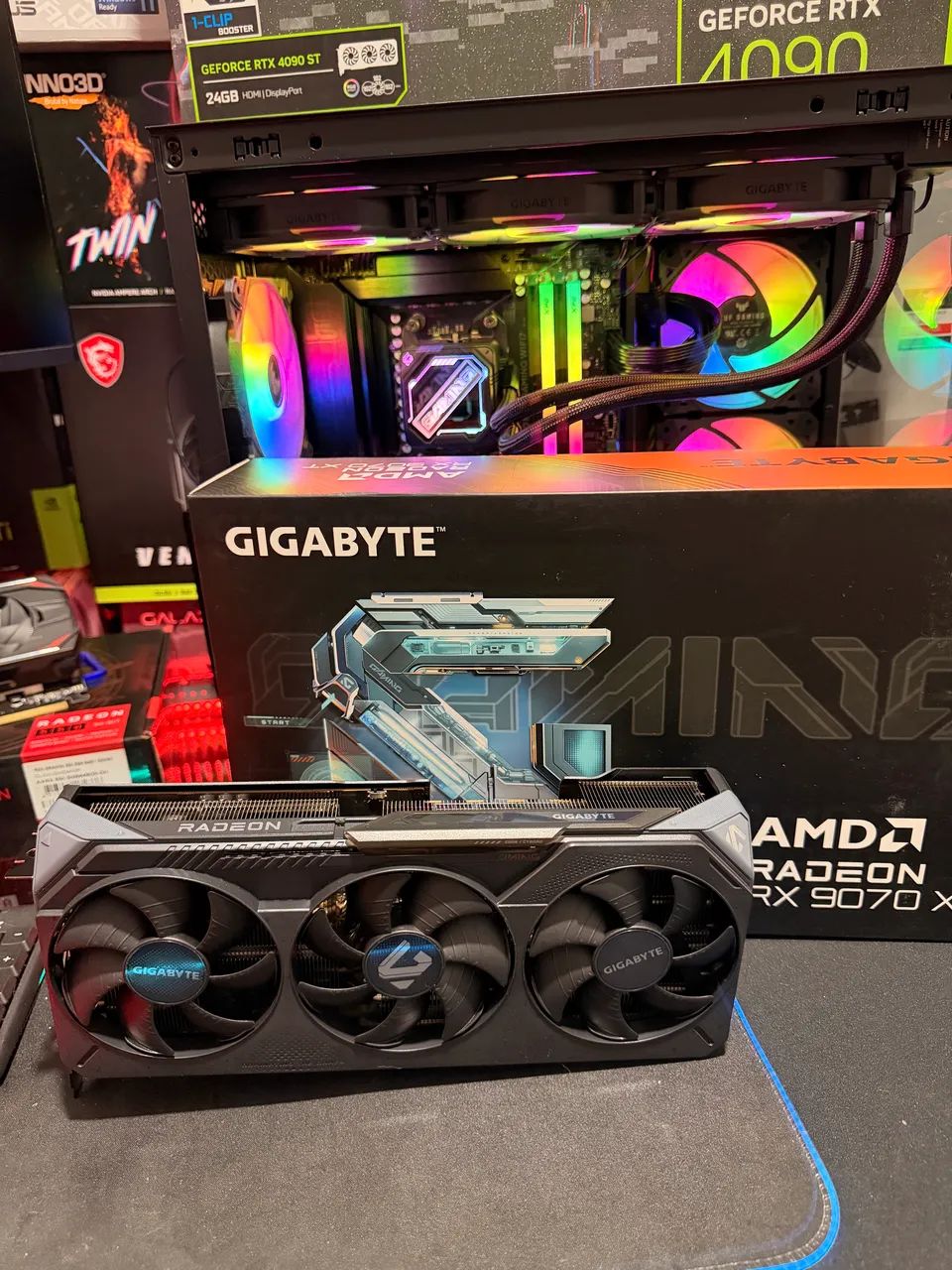 AMD Radeon Rx 9070 Xt 16Gb Gigabyte - Foto 4