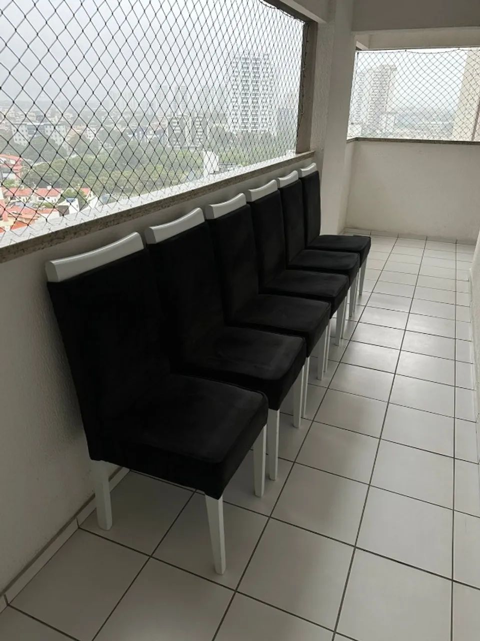 Jogo com 6 Cadeiras Estofadas - Bom Estado - Design Moderno Preto e Branco