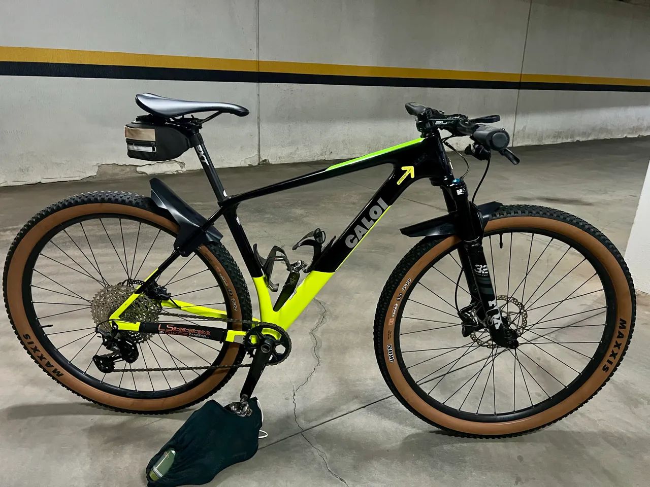 Caloi Elite Carbon Racing