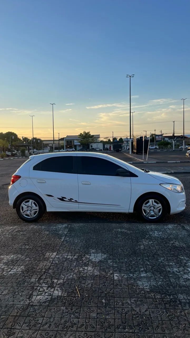 Chevrolet Onix JOY Hatch 1.0 8V Flex Mec. 4P 2018 - Foto 3