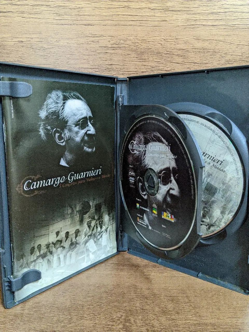 DVD Camargo Guarnieri - 3 Concertos para Violino e a Missão + CD-ROM - Foto 2