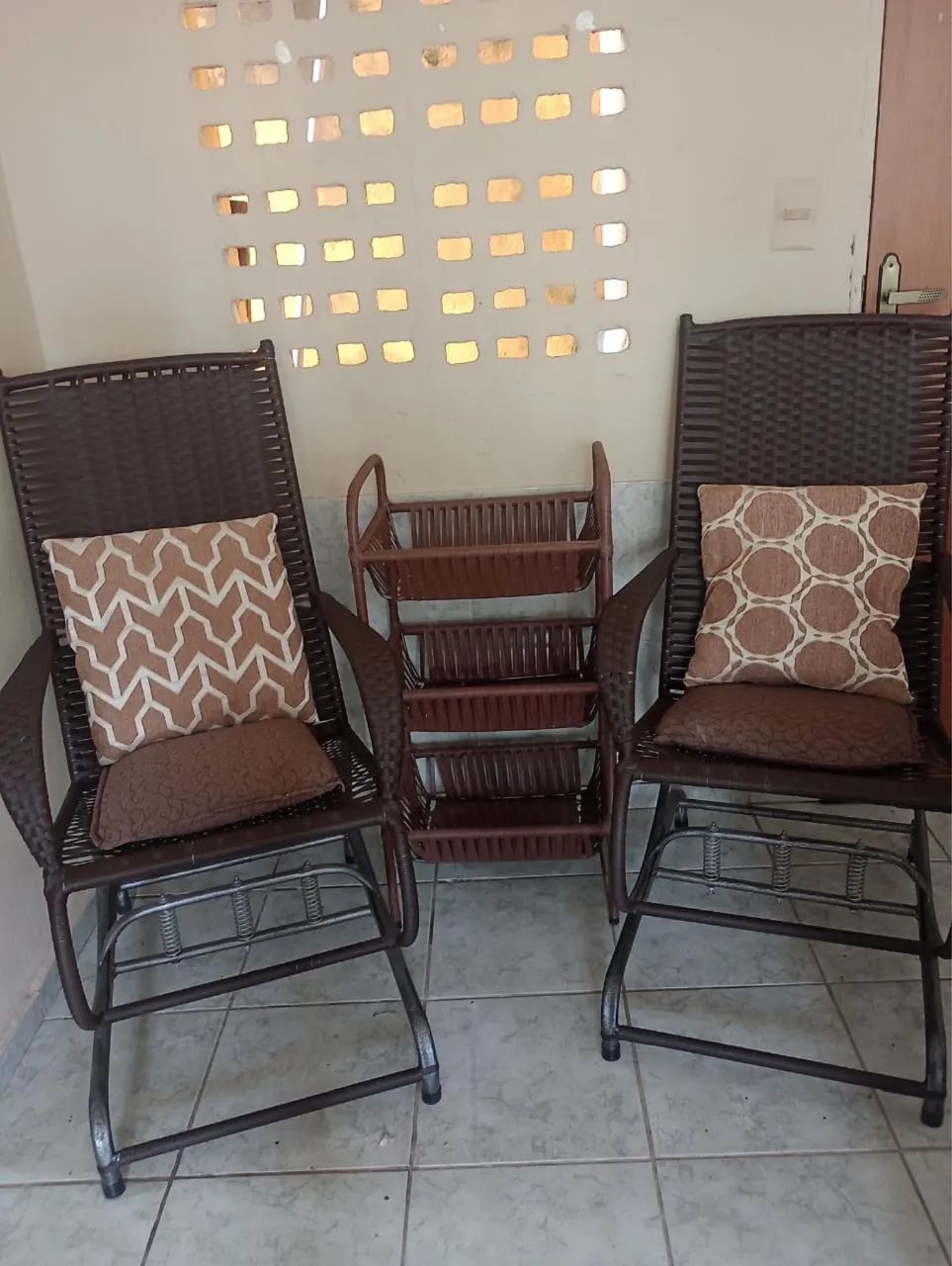 Conjunto de cadeiras e fruteira 