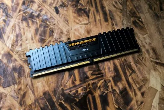 Memória RAM DDR4 2x8Gb Corsair Vengeance 3200mhz