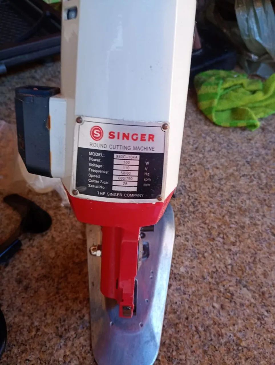 Máquina para cortar o tecido Singer 950c - Foto 3