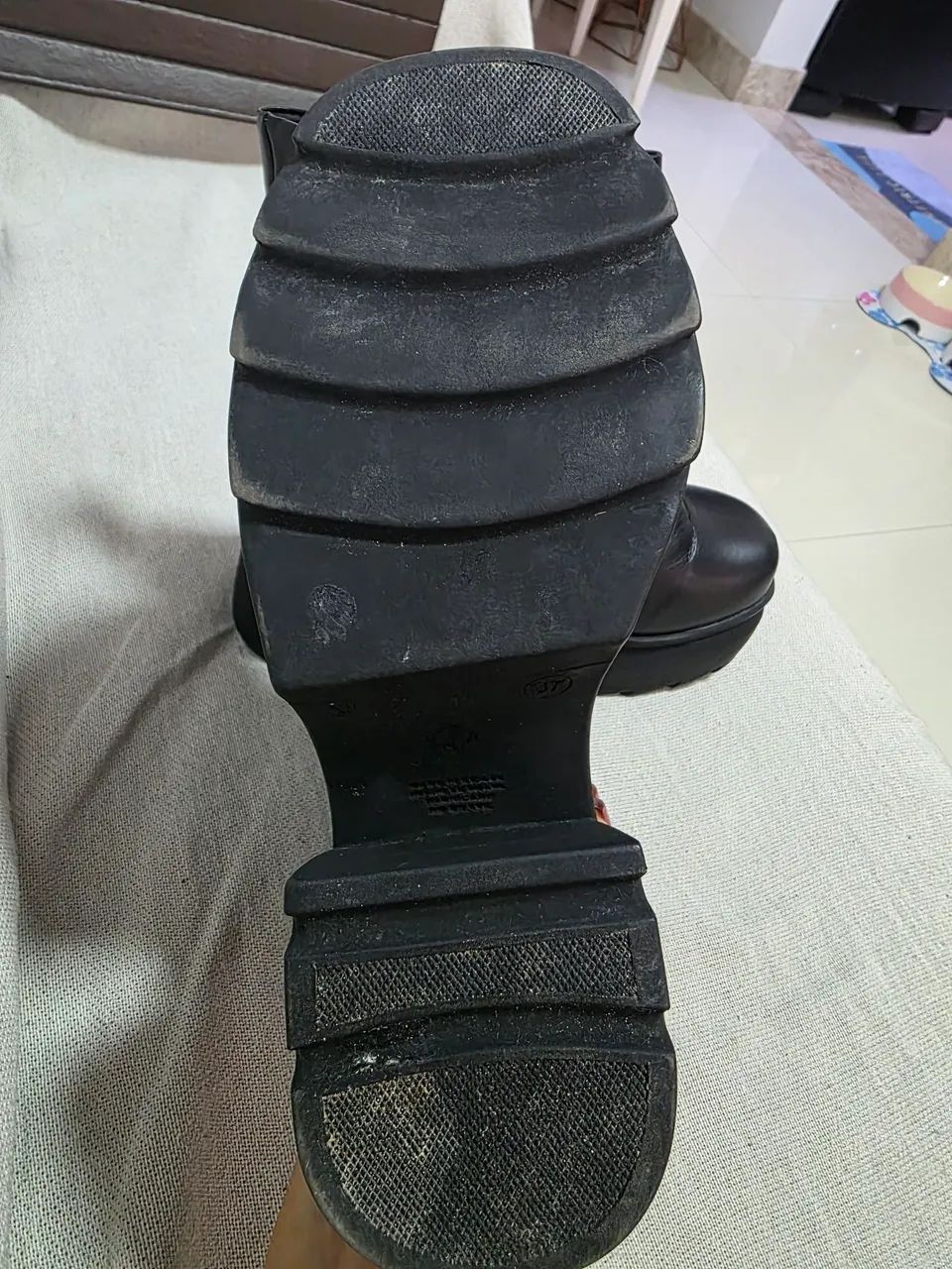 Botas semi novas - Foto 5