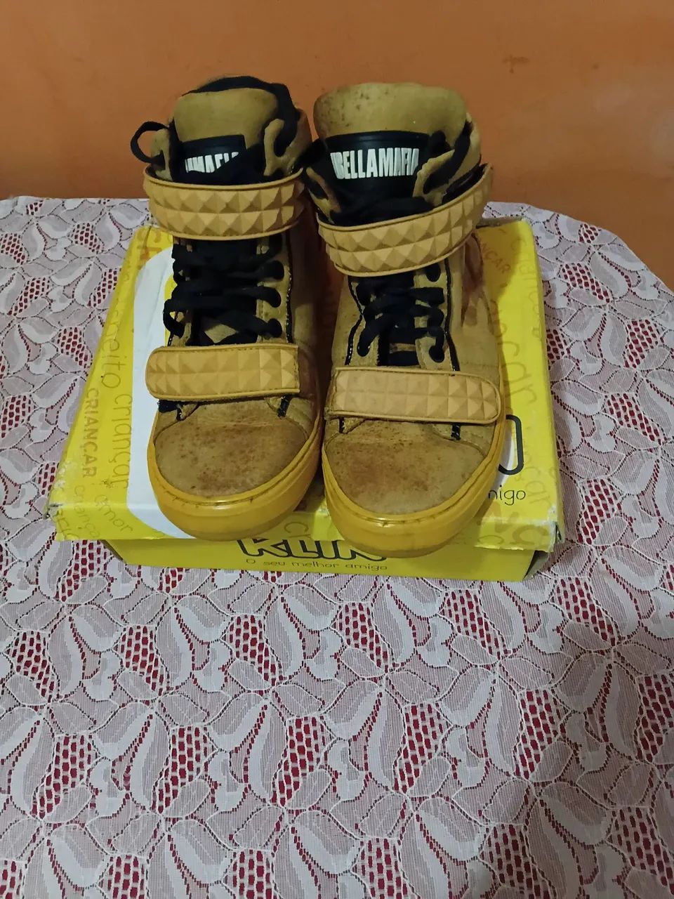 Tênis labellamafia. 