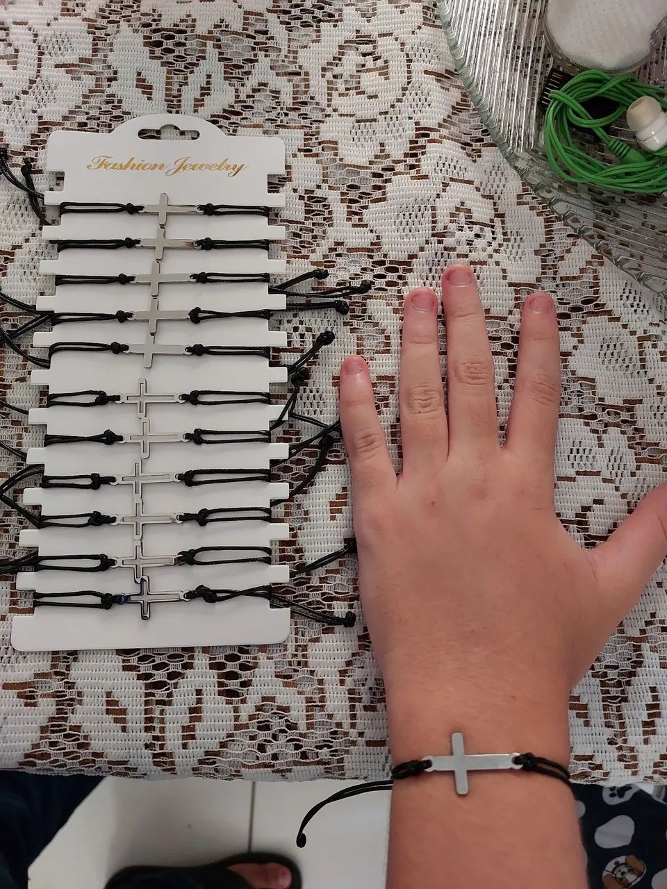 Pulseira de cruz e cruz vazada apenas 7,90 un - Foto 3