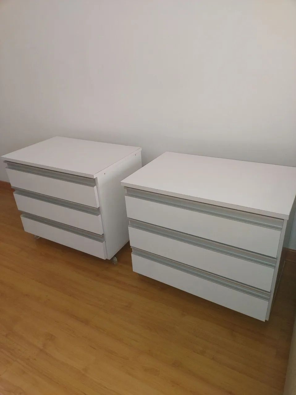 Gabinetes  Brancos com Rodinhas Silicone 60cm - Foto 2