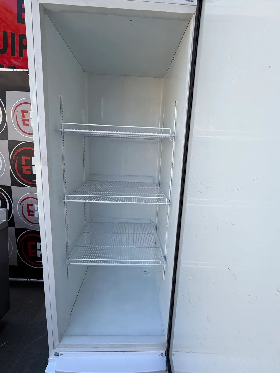 VENDO UM FREEZER VERTICAL FRICON TRIPLA FUNÇÃO  - Foto 2