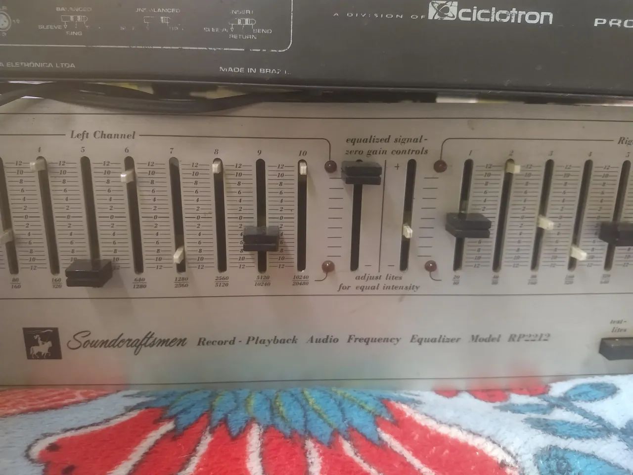 Equalizador Soundcraftsmen Modelo RP2212 - Foto 2