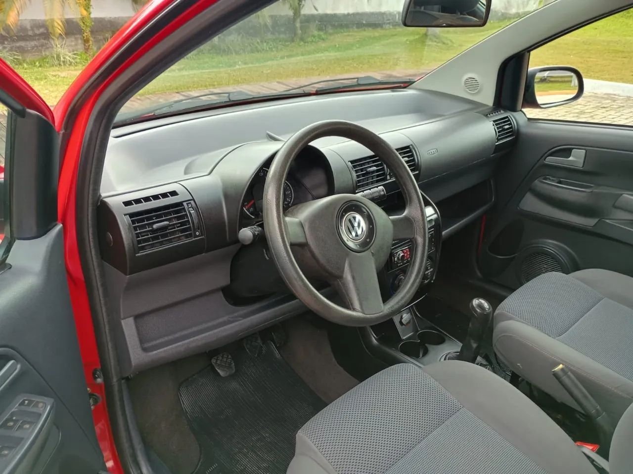 Volkswagen Fox 1.0 MI Total Flex 8V 5P 2010 - Foto 2