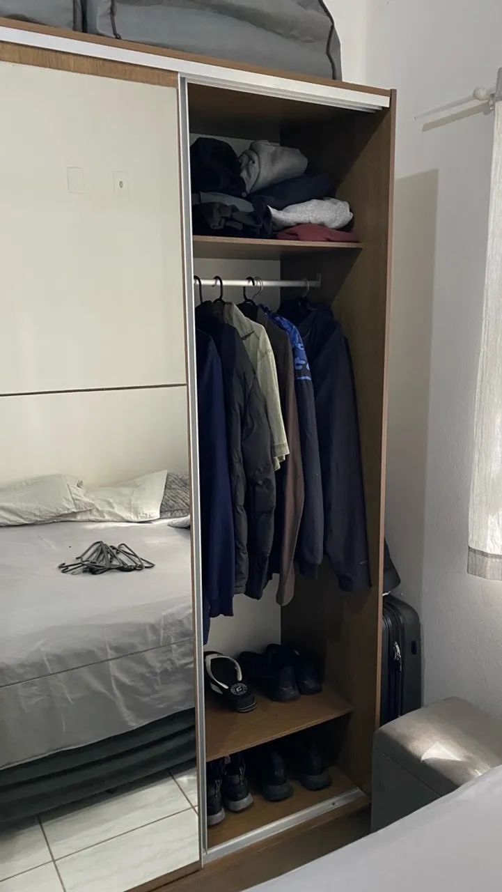 Guarda roupa Casal porta de correr com espelho - Foto 2