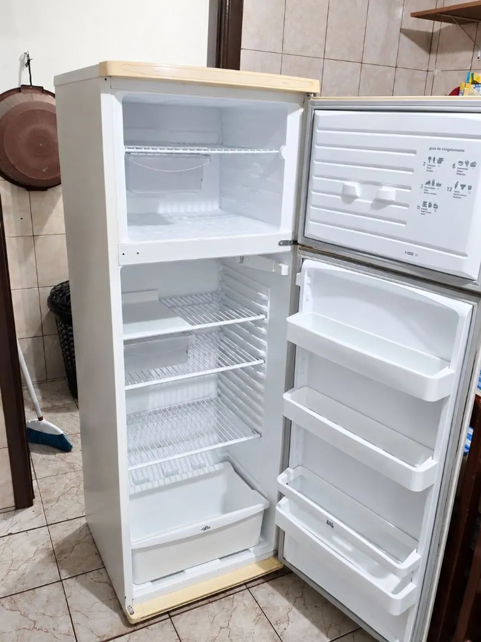 Vendo geladeira CCE funcionando perfeitamente  - Foto 3