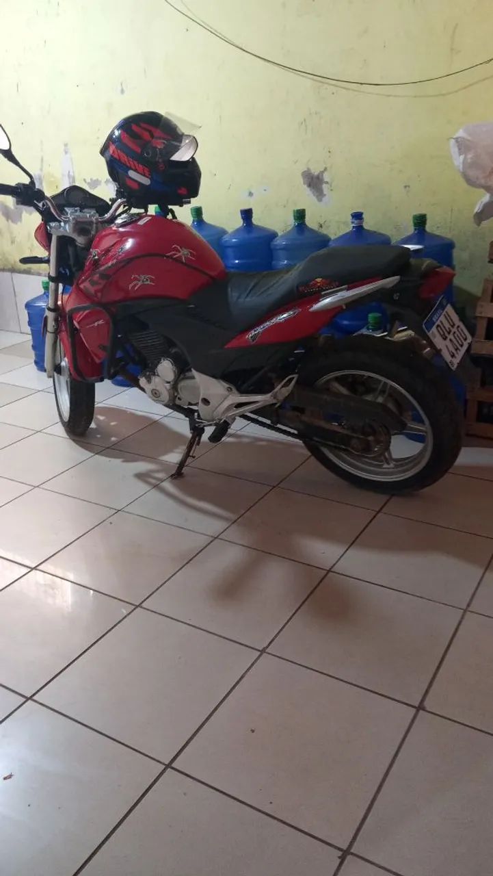 Cb300 R ABS bem concervada