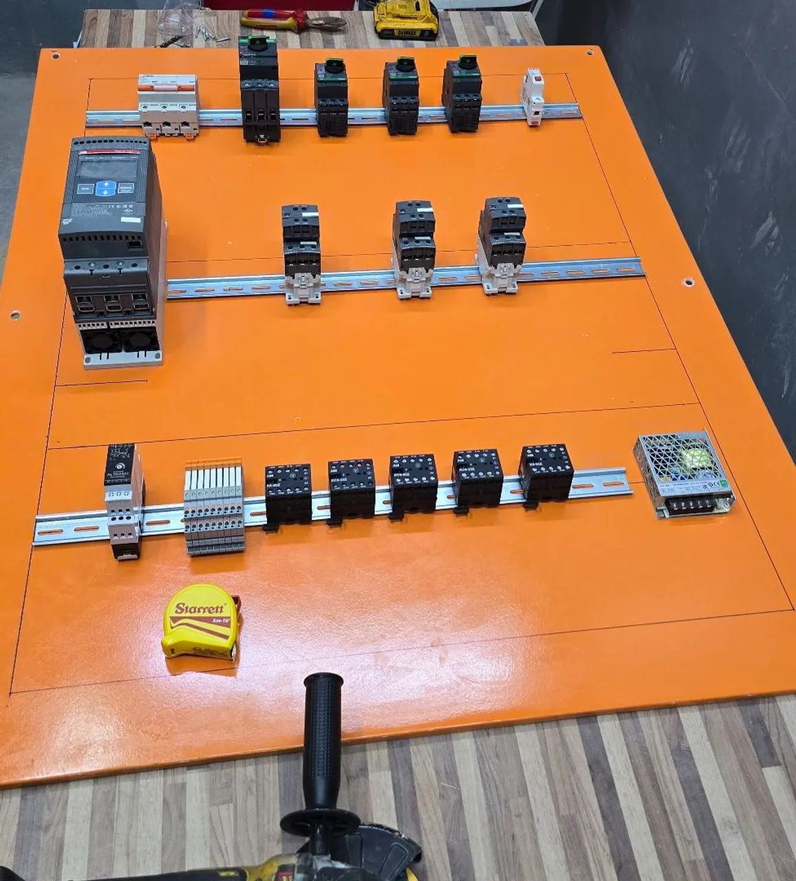 Montagem de Quadros elétricos residenciais e industriais. - Foto 3