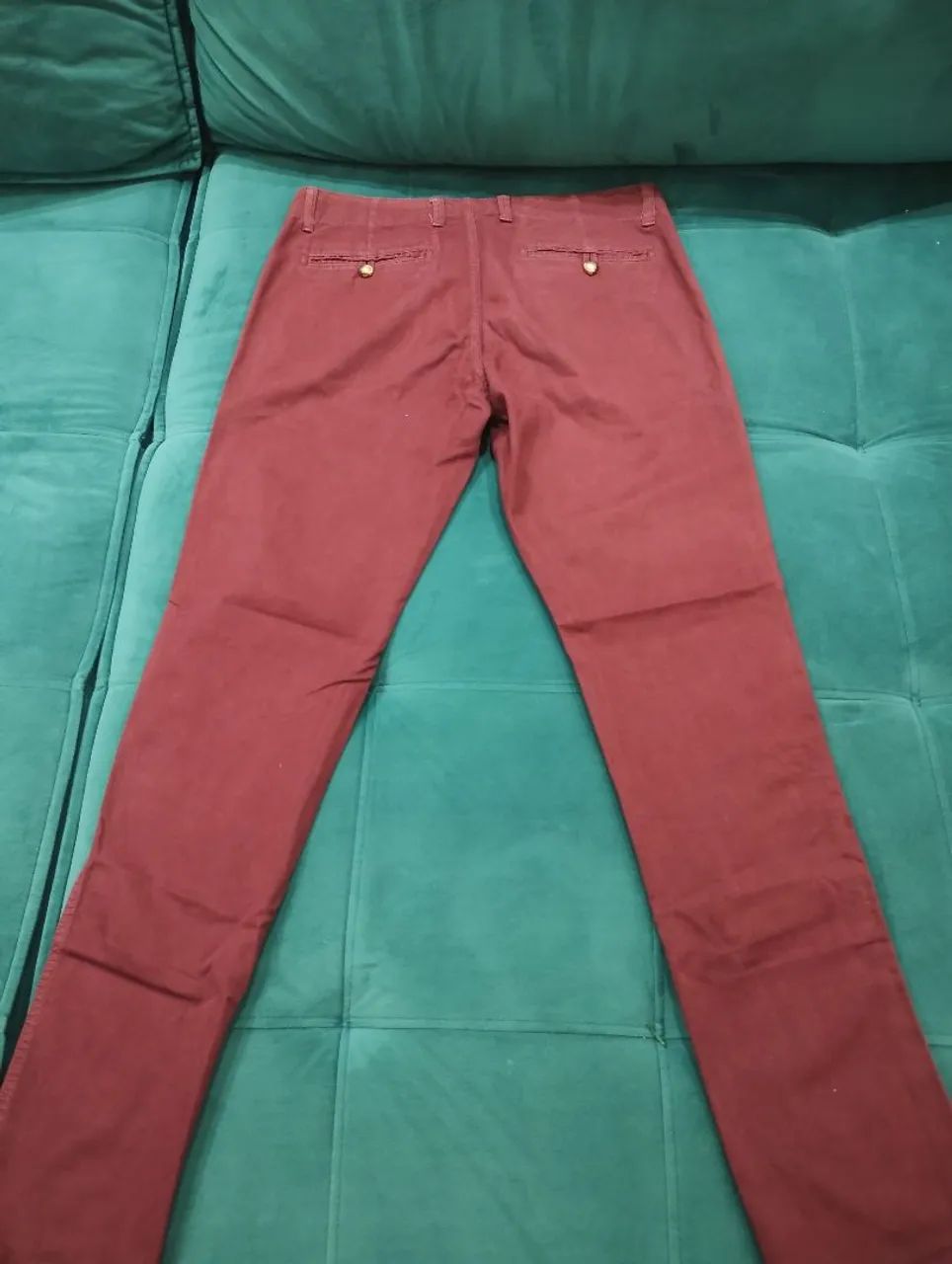 Calça sarja vinho slim fit 42 - Foto 2