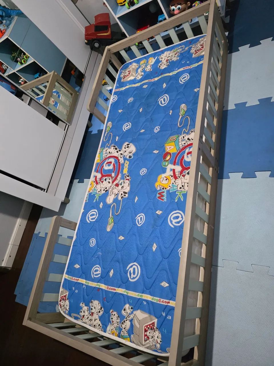 Cama montessoriana infantil com colchão. - Foto 3