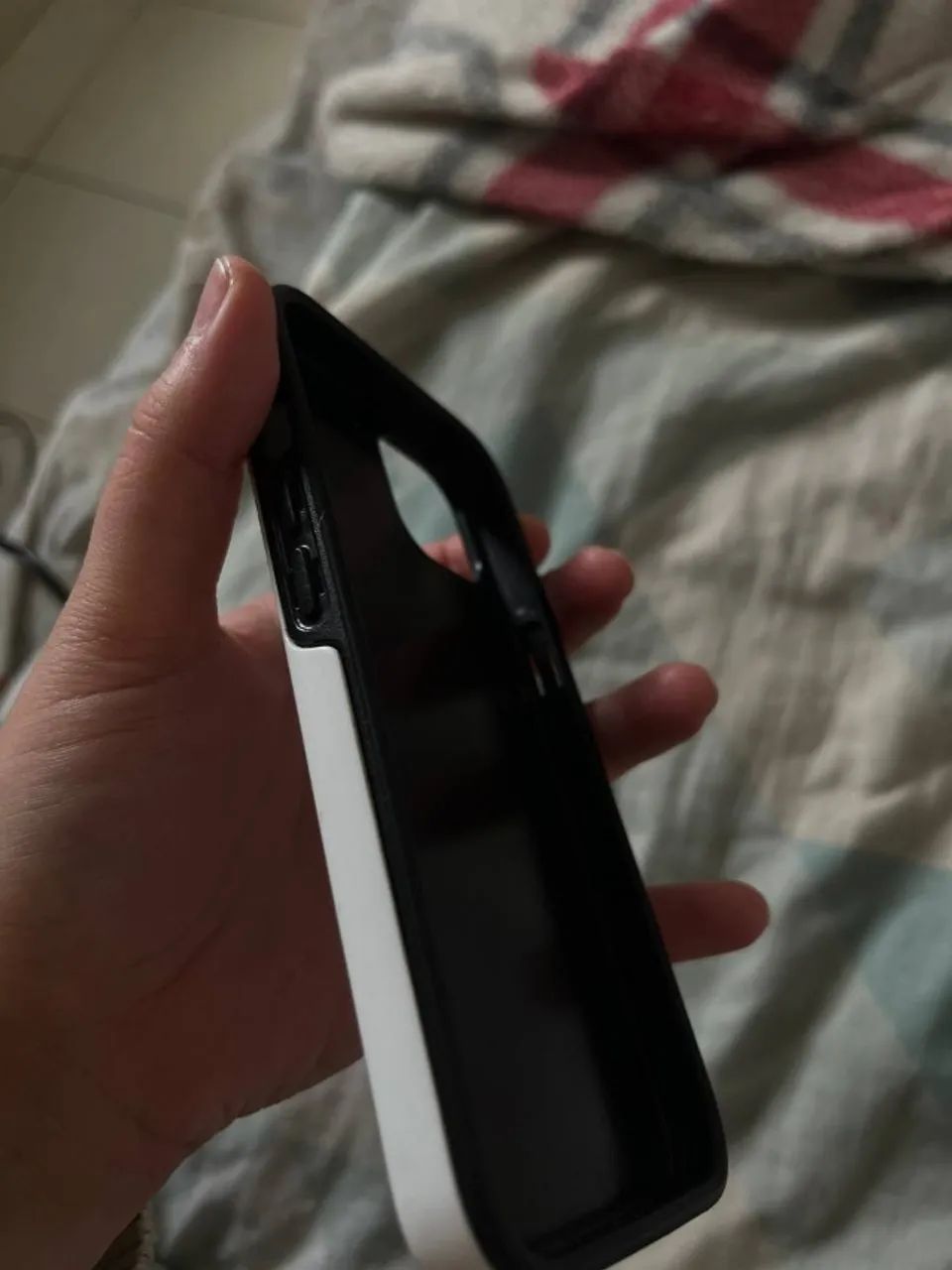 Capa GoCase Iphone 13 preta e branca dupla proteção - Foto 3