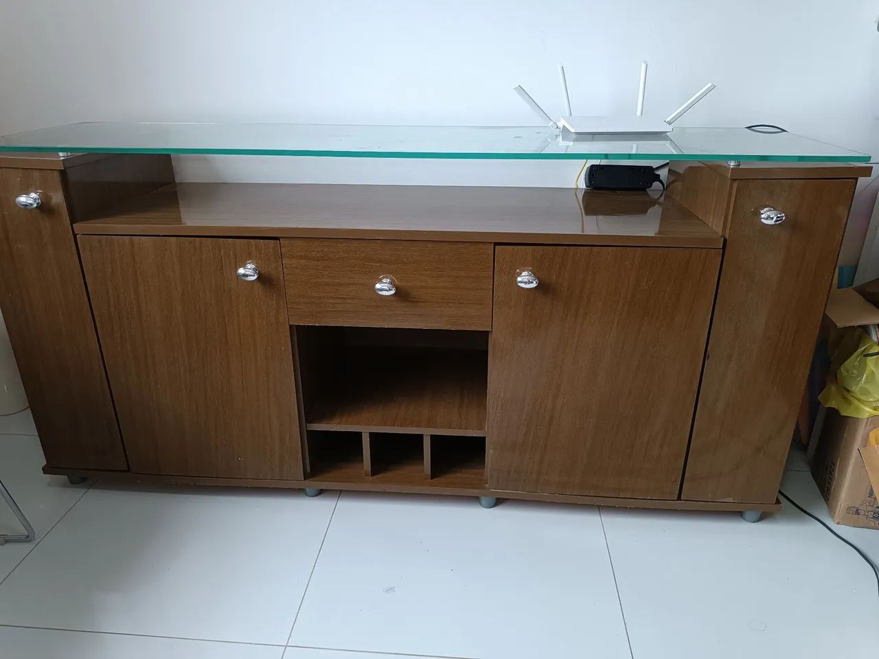 Buffet bem conservado 