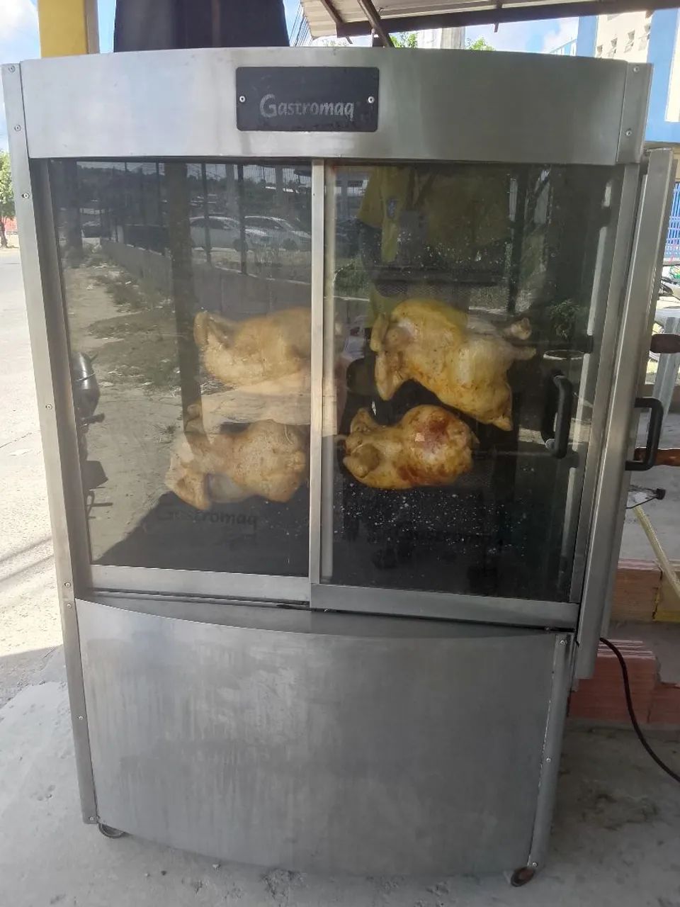 Vendo máquina de assar frango elétrica e a gás  - Foto 2