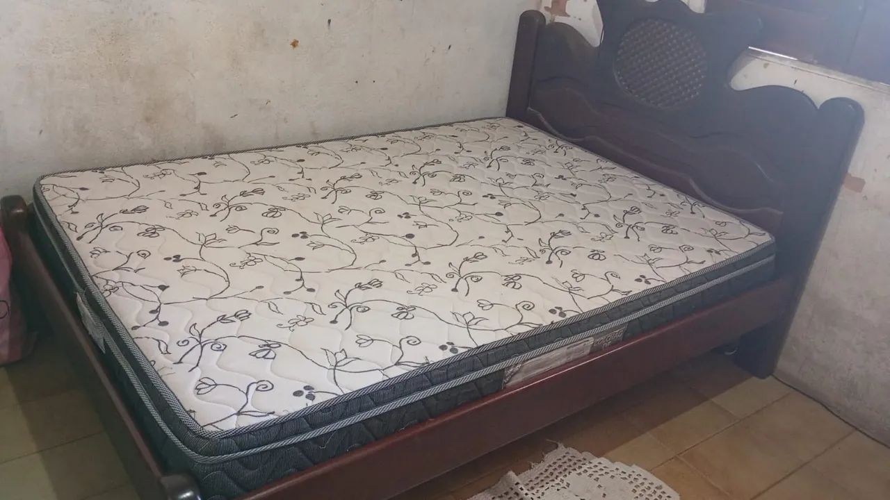Cama de madeira