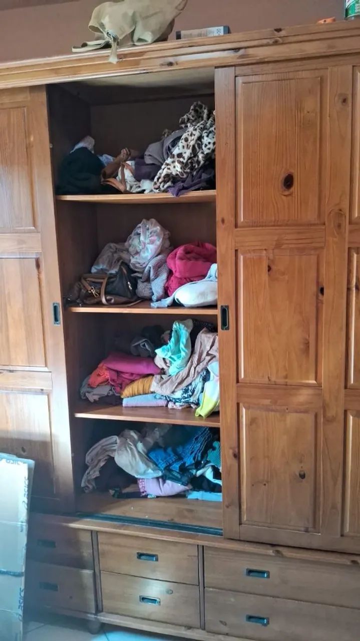 Guarda roupa de madeira  - Foto 2