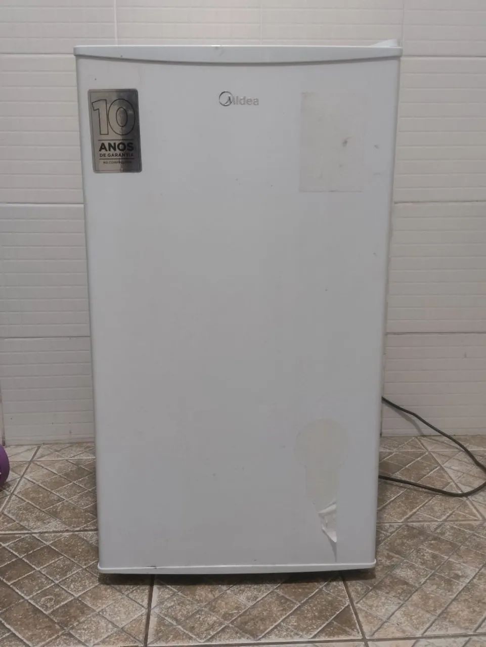 Frigobar Midea 93 litros  p/ conserto
