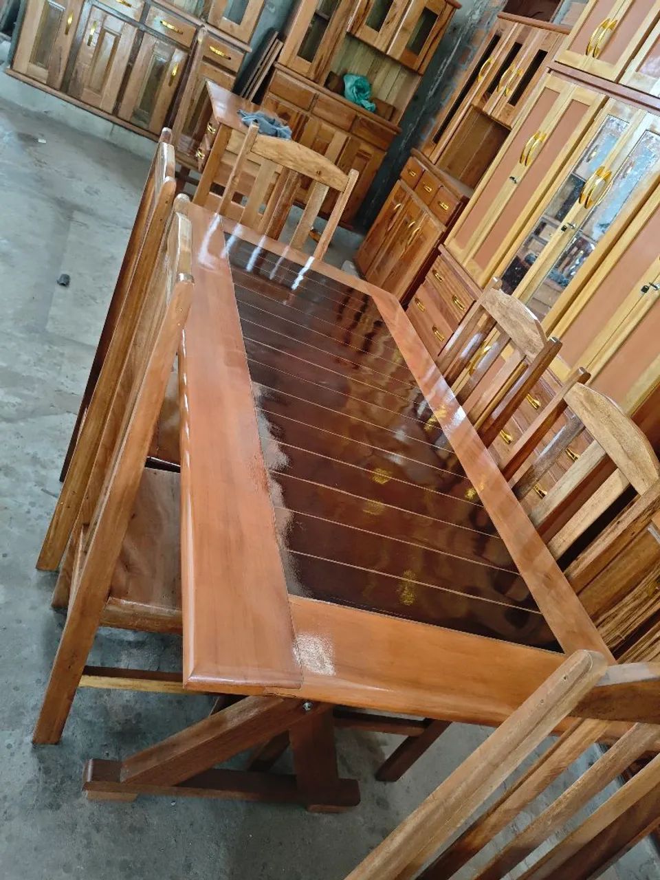 Mesa com 6 cadeiras de madeira  - Foto 3
