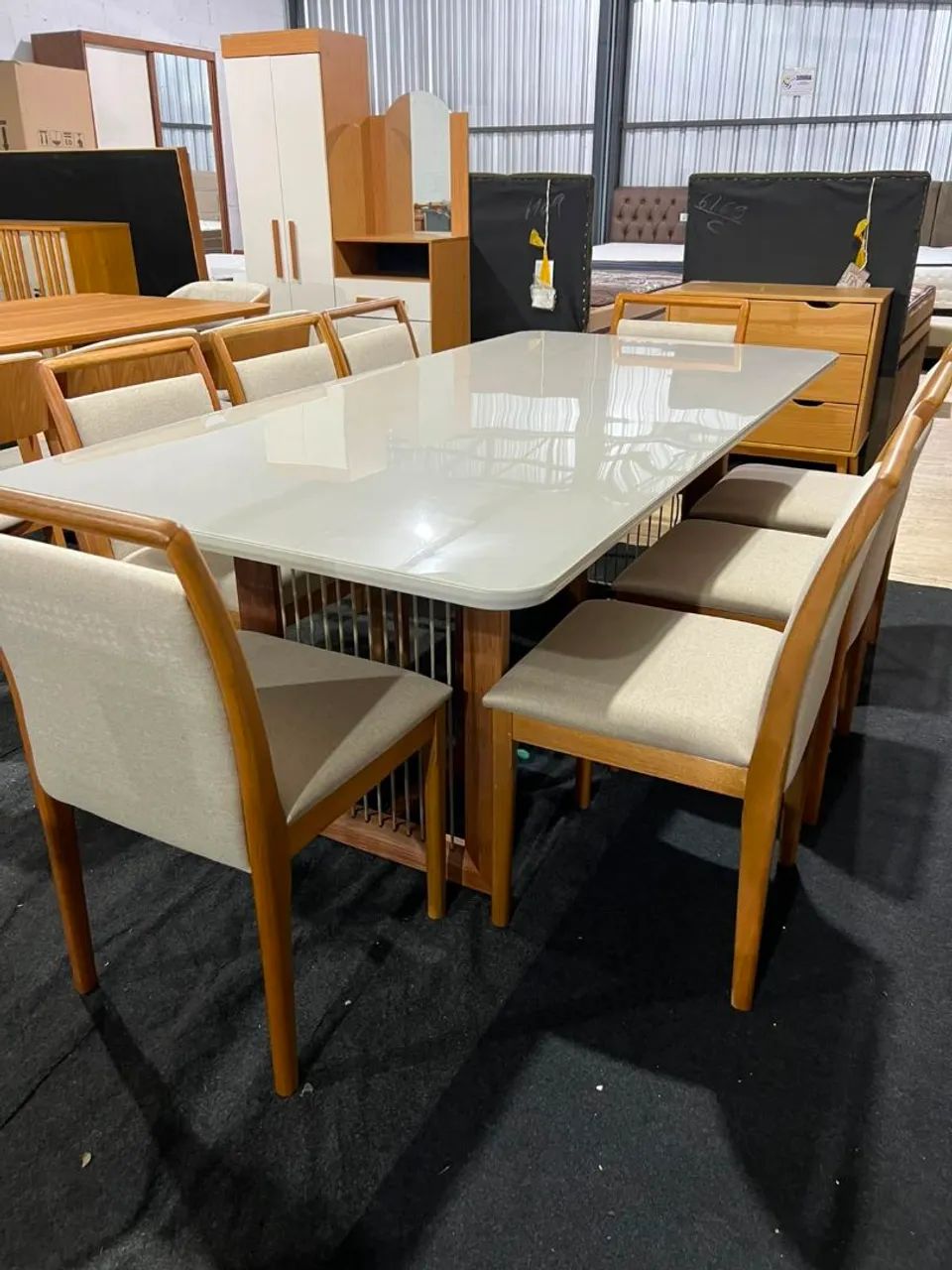 Mesa de Jantar com 08 cadeiras 