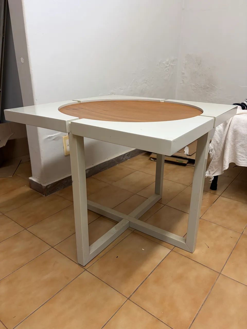 Mesa de Canto Moderna (MDF e Laqueada) - 70x70 cm