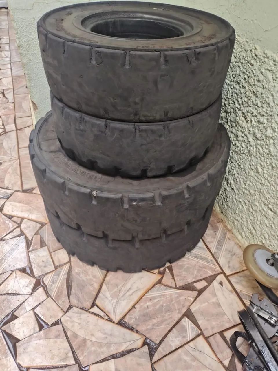 Pneus empilhadeira 