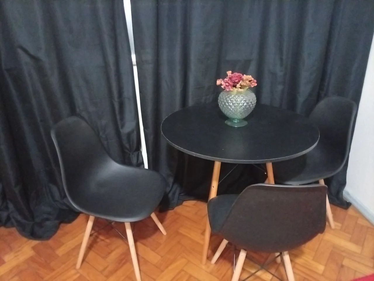Conjunto de mesa e 3 cadeiras  - Foto 2