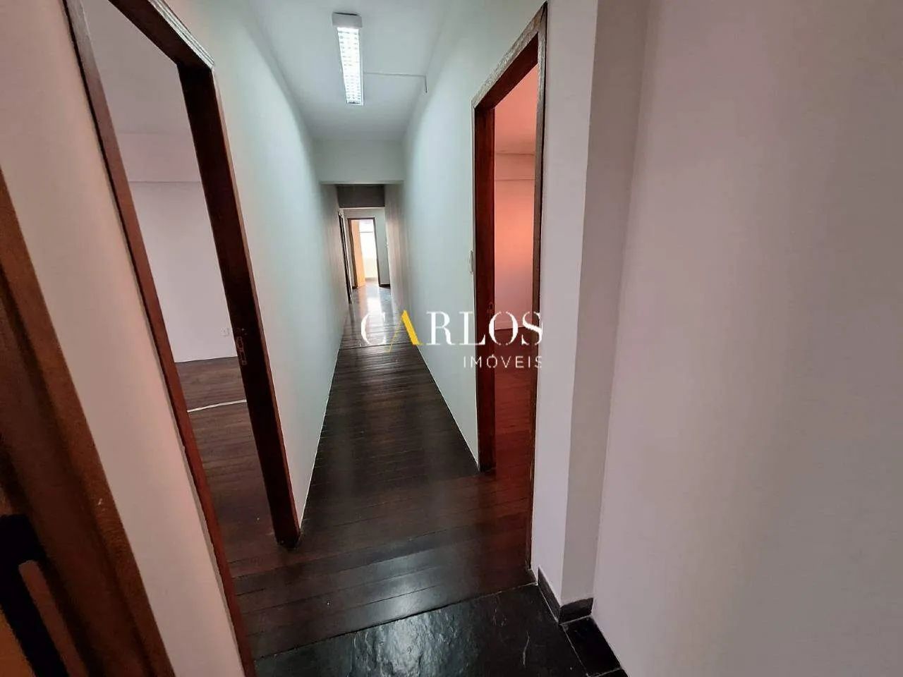 Andar Comercial de 220m² com 05 Salas, 02 Vagas e Elevador - Foto 5
