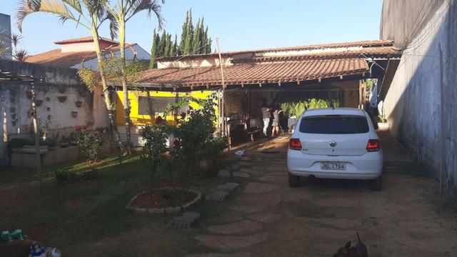 Casa 03 Quartos Rua 12 lote $50 Metros Vazado