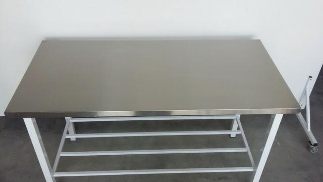 Mesa com pés epox em diversas medidas